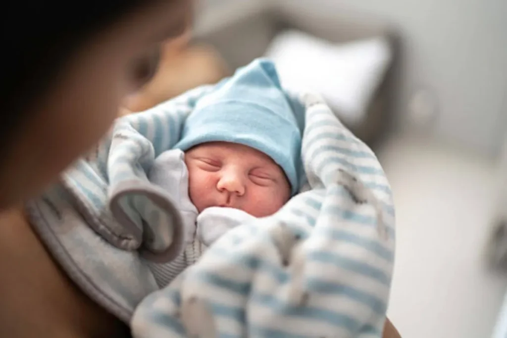 تفسير حلم الولادة 2026.. دليلك الشامل لابن سيرين والنابلسي 2 تفسير حلم الولادة