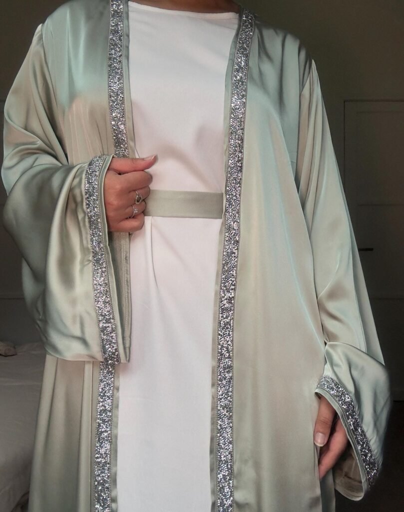 ملابس محجبات عصرية : 9 أفكار عصرية لإطلالة محتشمة ومريحة 4 ملابس محجبات عصرية