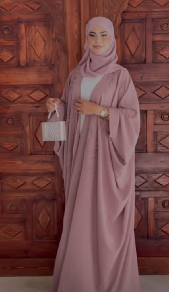 دليل اطلالات العيد للمحجبات 2026: كوني الأجمل بلمسات ملكية 2 اطلالات العيد للمحجبات