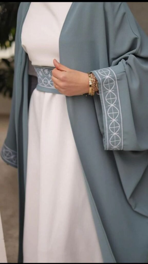 أزياء فضفاضة عصرية