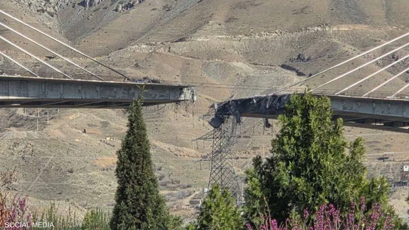 انهيار أكبر جسر في إيران