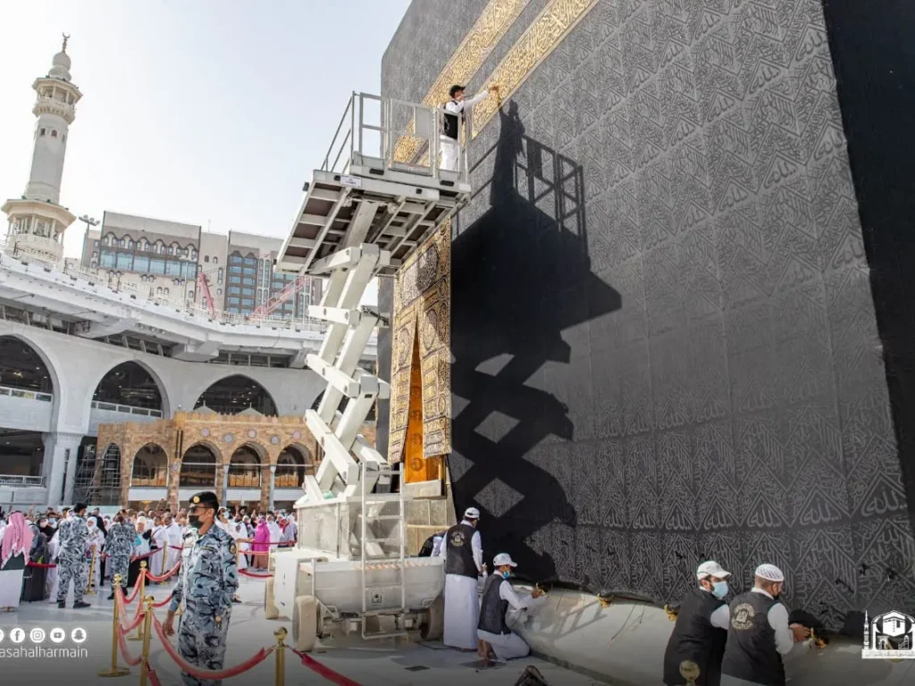 بـ 5 إجراءات هندسية.. بدء الصيانة الدورية لـ الكعبة المشرفة للحفاظ على عناصرها 2 الكعبة المشرفة