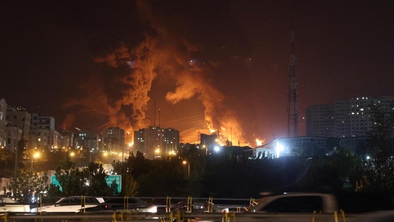 قصف مقر الحرس الثوري في الأهواز