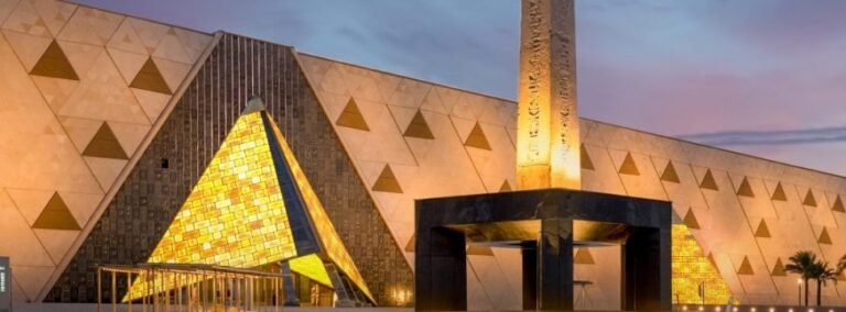 الكنز الأعظم: قناع توت عنخ آمون يجد بيتًا جديدًا في المتحف المصري الكبير. 35 الكنز الأعظم: قناع توت عنخ آمون يجد بيتًا جديدًا في المتحف المصري الكبير.