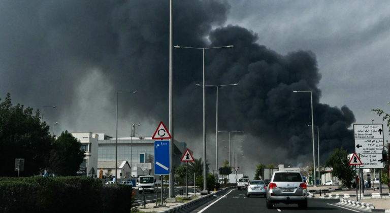 قطر تعلن نجاح الدفاع الجوي في اعتراض طائرات مسيرة قادمة من إيران الأحد 15 مارس 15 طائرات مسيرة