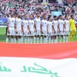مباراة العراق وبوليفيا في ملحق كأس العالم 2026، وتظهر صورة تعبيرية للاعبي منتخب العراق "أسود الرافدين" بقميصهم الرسمي وشعار البطولة العالمي