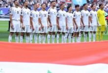 مباراة العراق وبوليفيا في ملحق كأس العالم 2026، وتظهر صورة تعبيرية للاعبي منتخب العراق "أسود الرافدين" بقميصهم الرسمي وشعار البطولة العالمي