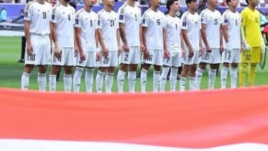 مباراة العراق وبوليفيا في ملحق كأس العالم 2026، وتظهر صورة تعبيرية للاعبي منتخب العراق "أسود الرافدين" بقميصهم الرسمي وشعار البطولة العالمي