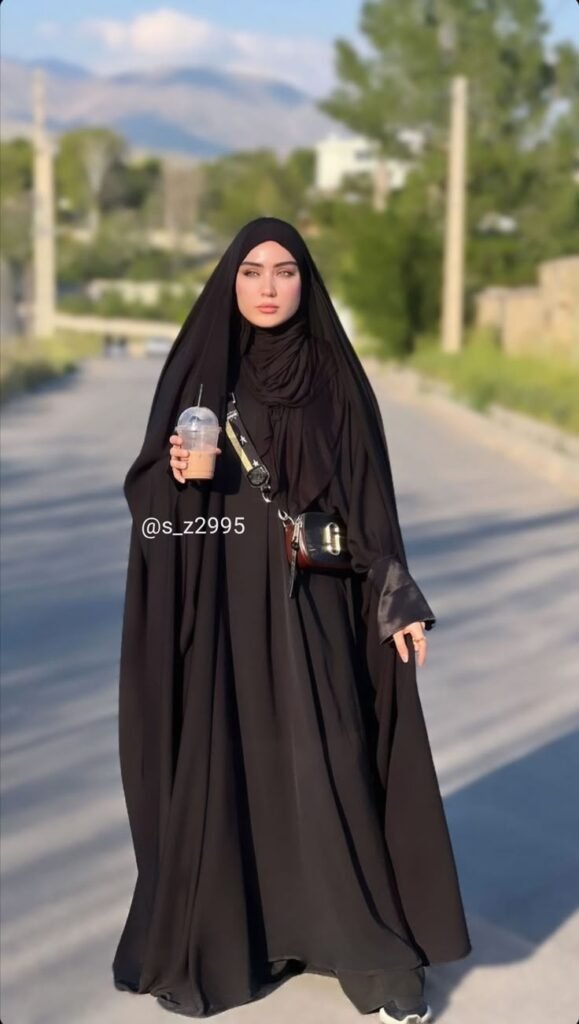 دليل الأناقة.. أهم أسرار الشياكة باللون الأسود لإطلالة ملكية وجذابة 3 13e6b1daaf3a9e2f2c9216a09dfddc44