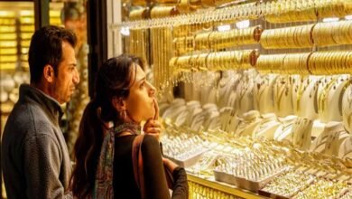 أسعار الذهب اليوم السبت 28 مارس 2026 في مصر بالمصنعية والدمغة 5 أسعار الذهب اليوم بالجنيه المصري والدولار، مع سبائك وعملات ذهبية تعبر عن سوق الصاغة ومفهوم الادخار الآمن."