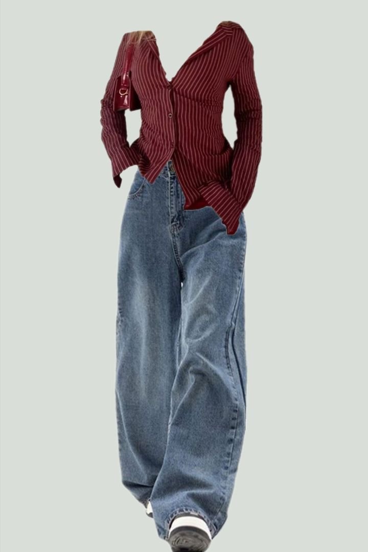 أسرار تنسيق بناطيل أوفر سايز لإطلالة عصرية ومريحة 2026 1 نموذج لتنسيق بناطيل أوفر سايز مع توب ضيق وسنيكرز ضخم في صدى اليوم لعام 2026