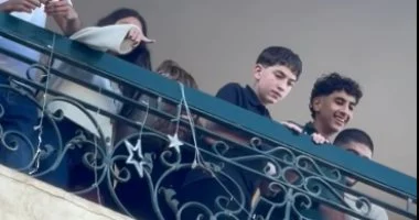 فيديو واقعة أكياس المياه على المصلين في صلاة العيد يثير غضباً واسعاً.. ما القصة؟ 4 202603200125382538 12609