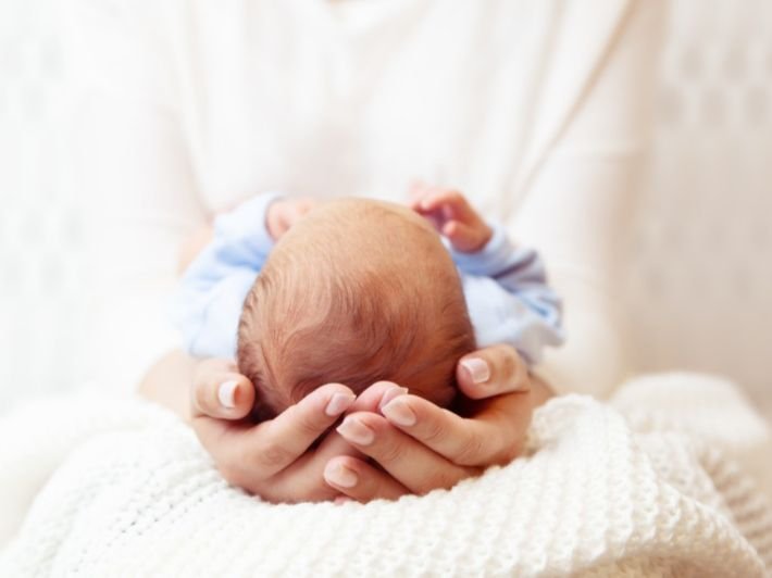 تفسير حلم الولادة 2026.. دليلك الشامل لابن سيرين والنابلسي 1 تفسير حلم الولادة