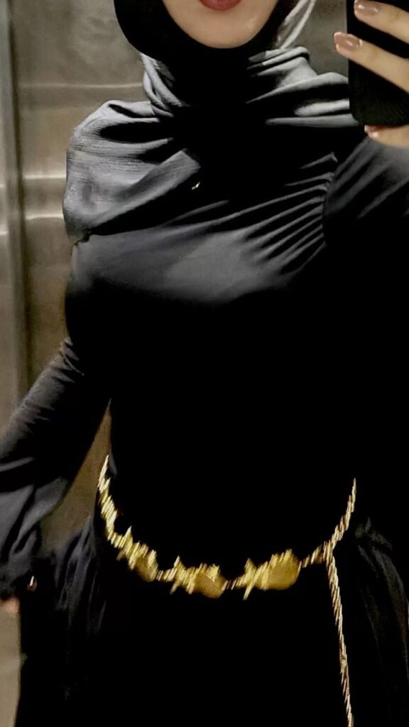 دليل الأناقة.. أهم أسرار الشياكة باللون الأسود لإطلالة ملكية وجذابة 5 45ffdc8d38b66f39cebf6e5f1cac709f