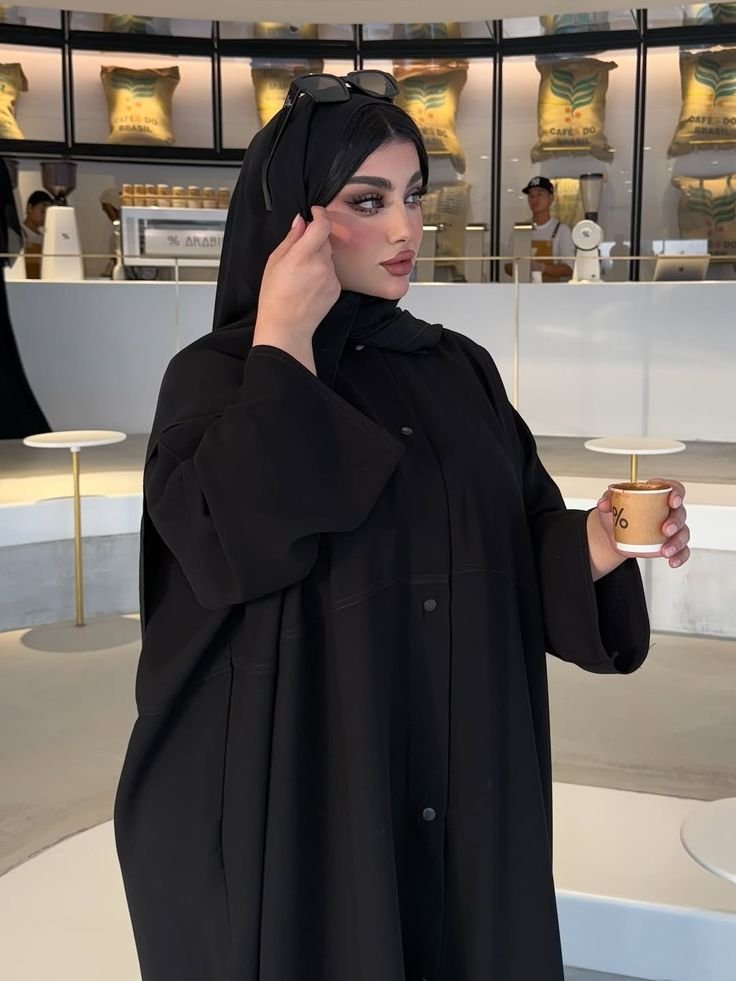 موديلات عبايات للمحجبات 2026 باللون الميرمية والبيج لعيد الفطر.