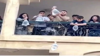 فيديو واقعة أكياس المياه على المصلين في صلاة العيد يثير غضباً واسعاً.. ما القصة؟ 6 واقعة أكياس المياه على المصلين