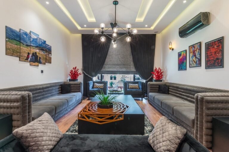 ركنات لغرف المعيشه: دليل اختيار التصميم الأمثل لعام 2026 وأسرار استغلال المساحات 16 ركنات لغرف المعيشه