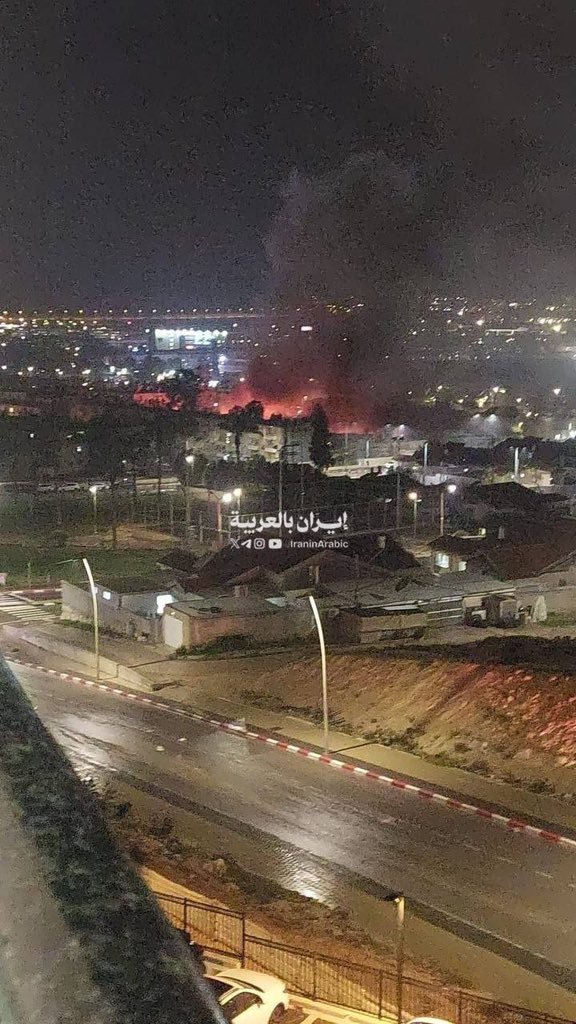 آثار الدمار الهائل في مدينة عراد الإسرائيلية بعد هجوم إيران الصاروخي وتضرر مبانٍ سكنية وسقوط عشرات المصابين