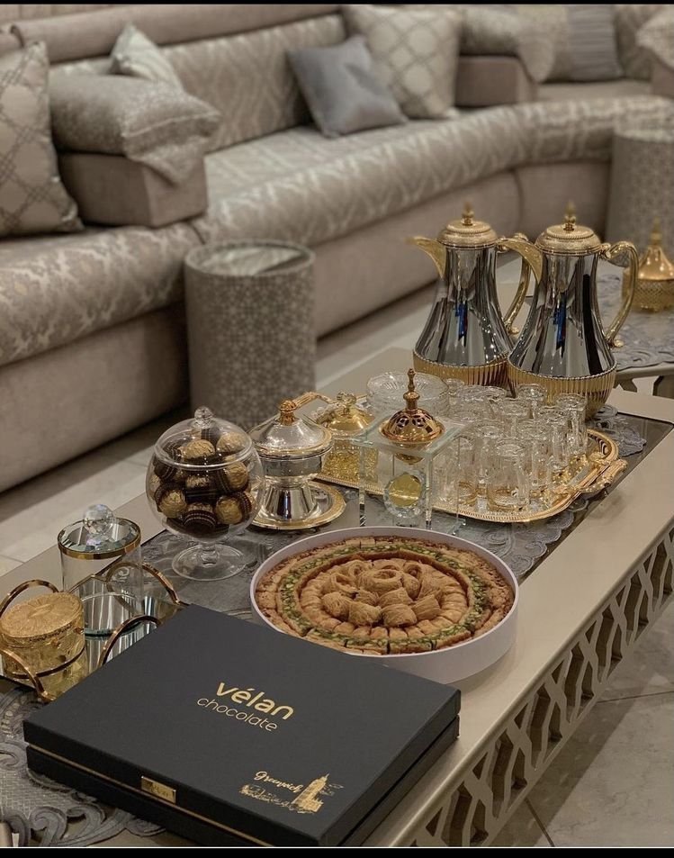 دليل ديكورات عيد الفطر 2026: 10 أفكار إبداعية لتحويل منزلك إلى جنة بأقل التكاليف 1 "أفكار تنسيق طاولة ضيافة كعك العيد ضمن ديكورات عيد الفطر 2026 العصرية"