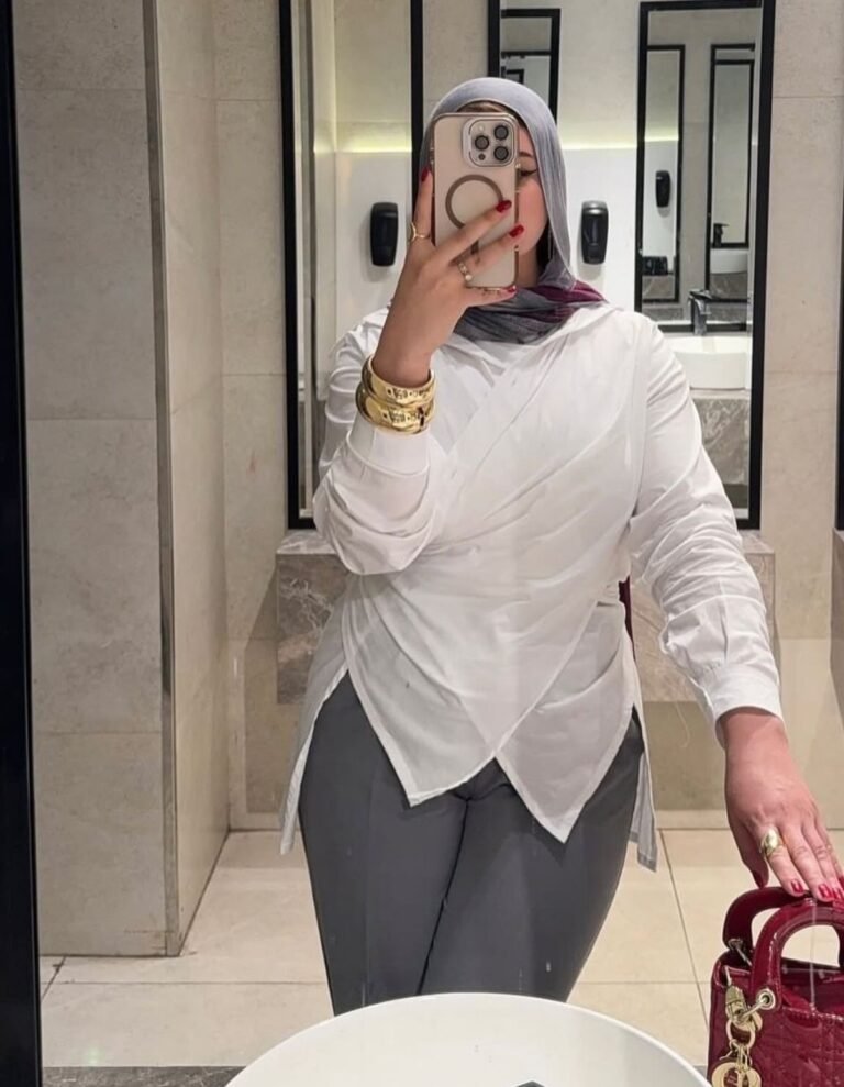 أحدث 7 ألوان ملابس عيد الفطر 2026: دليلك الشامل لتنسيق إطلالة العيد باحترافية 25 "دليل شامل لأحدث 7 ألوان ملابس عيد الفطر 2026 لتنسيق إطلالة العيد"