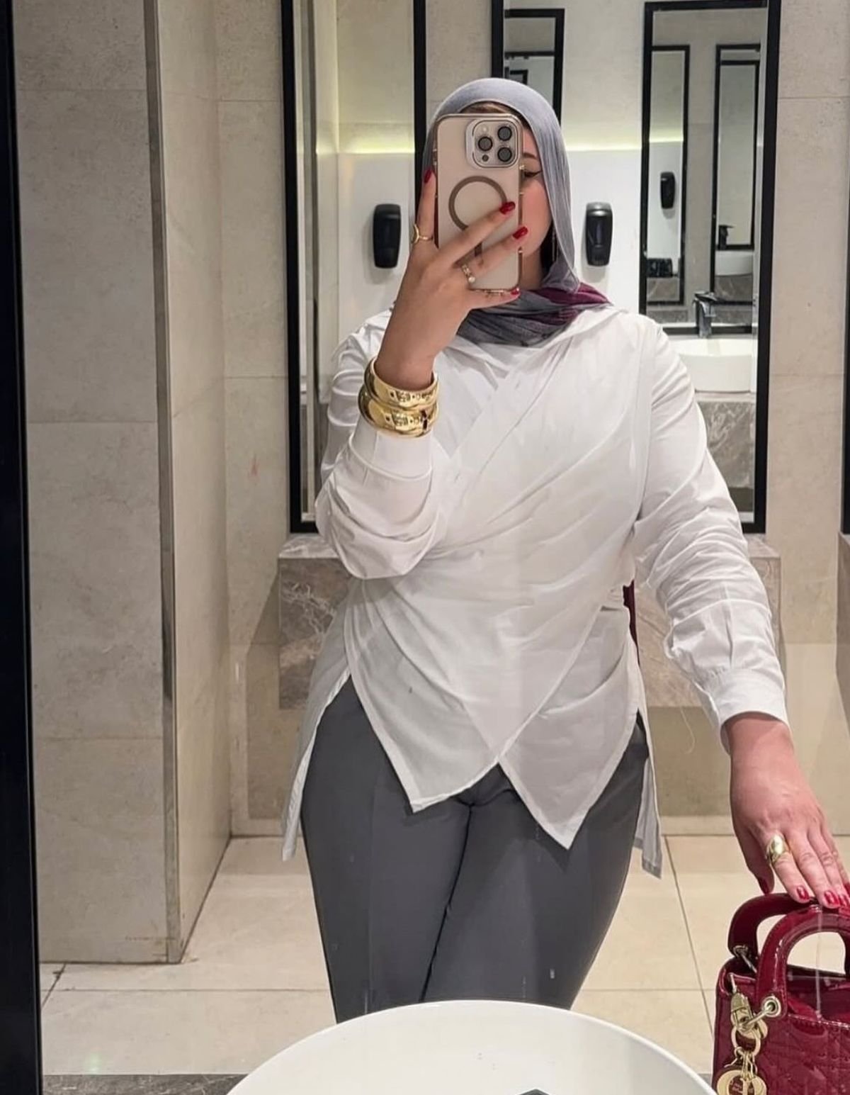 أحدث 7 ألوان ملابس عيد الفطر 2026: دليلك الشامل لتنسيق إطلالة العيد باحترافية 1 "دليل شامل لأحدث 7 ألوان ملابس عيد الفطر 2026 لتنسيق إطلالة العيد"