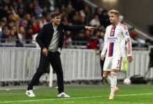 فرحة لاعبي نادي بورتو البرتغالي بتسجيل هدف الفوز في شباك شتوتجارت الألماني خلال منافسات الدوري الأوروبي.