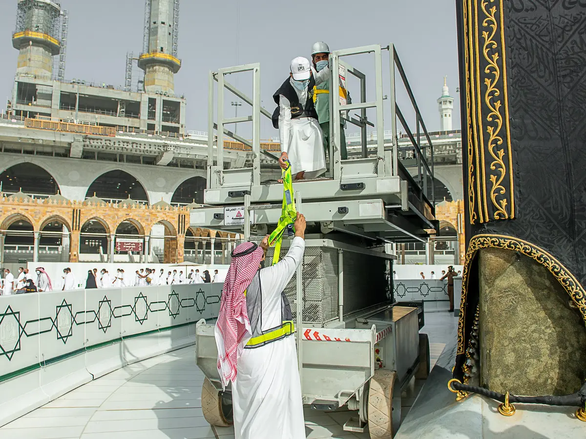 بـ 5 إجراءات هندسية.. بدء الصيانة الدورية لـ الكعبة المشرفة للحفاظ على عناصرها 1 الكعبة المشرفة