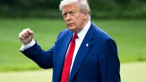 3 خطوات عسكرية من ترامب لإغلاق مضيق هرمز ومنع الابتزاز الإيراني 1 مضيق هرمز