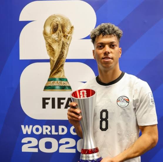 إمام عاشور لاعب الأهلي