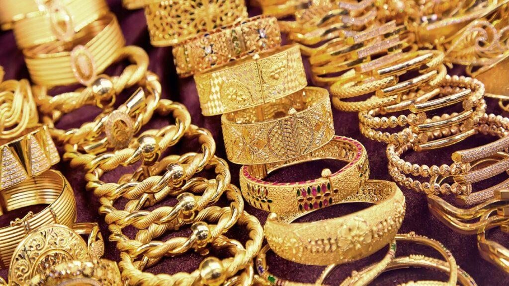 سعر الذهب يتراجع اليوم وعيار 21 يسجل 5900 جنيه