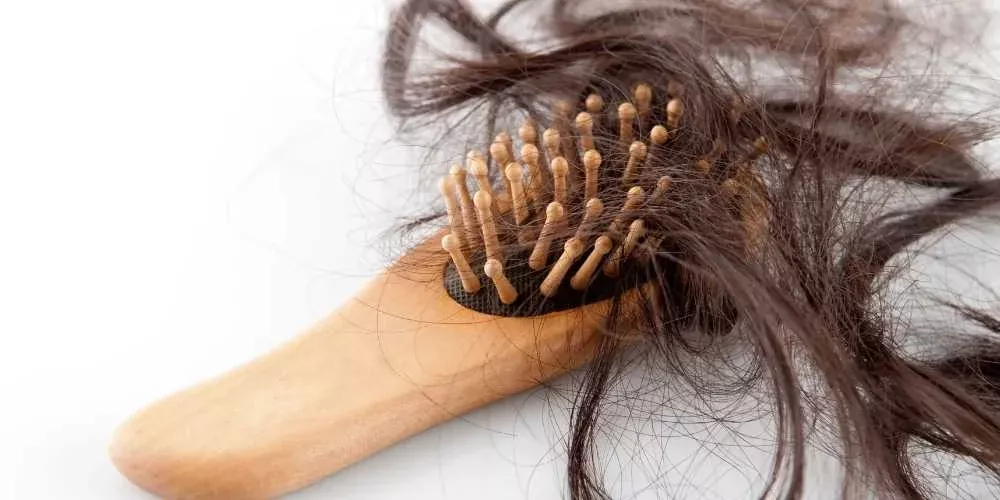أسباب تساقط الشعر